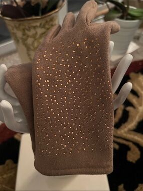 Arianna by Howard’s Brown Gloves with Copper Tone Crystal Embellishments OS